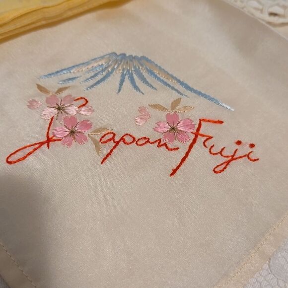 Vintage Handkerchief Lot 9 Mid Century White Floral Sheer Scalloped Hanky Bundle - Picture 6 of 13